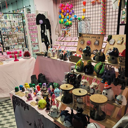 Down @barras_market this weekend haunting @lilshopofchaos stall.  Feel free to come through and say hello!