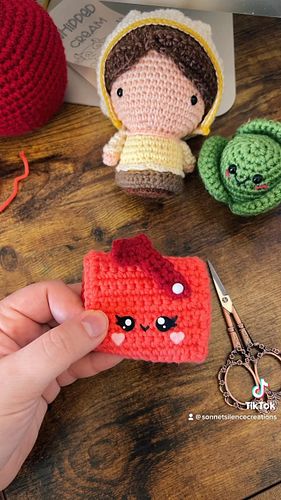 A fun little Valentines mailbox. 

Pattern by @amenagerieofstitches 

#crochet #crochetersofinstagram #amigurumi #ami #croche...
