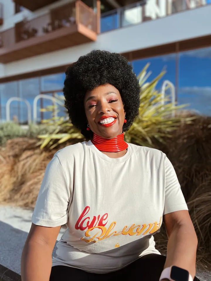 The Motivats Organic - Love Blossoms (Cotton T-Shirt) (BLACK FRIDAY SALE) product image (2)