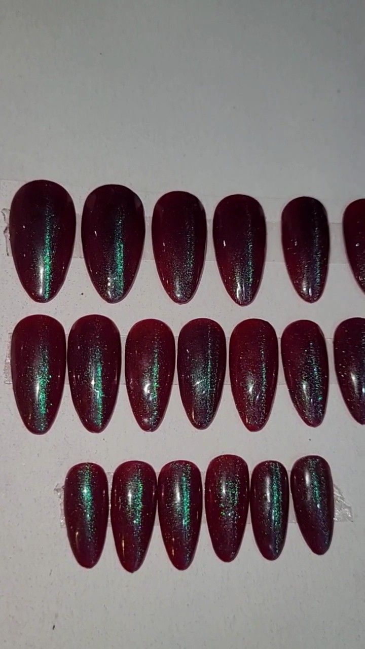 Cat Eye Effect Nail Set product image (2)