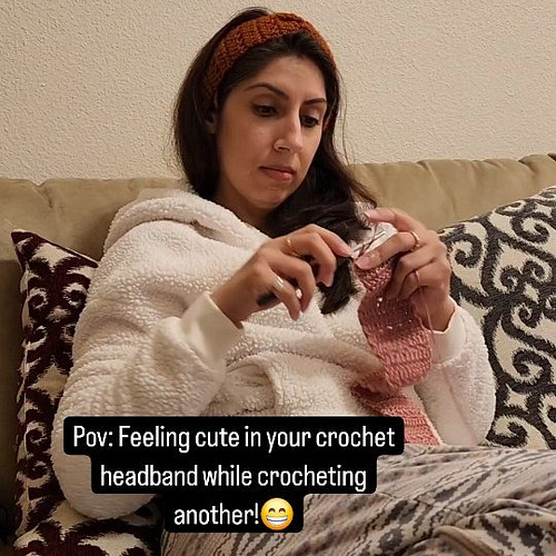 I felt so cute while designing this beginner crochet headband pattern for you because…

I was wearing the one I just finished...