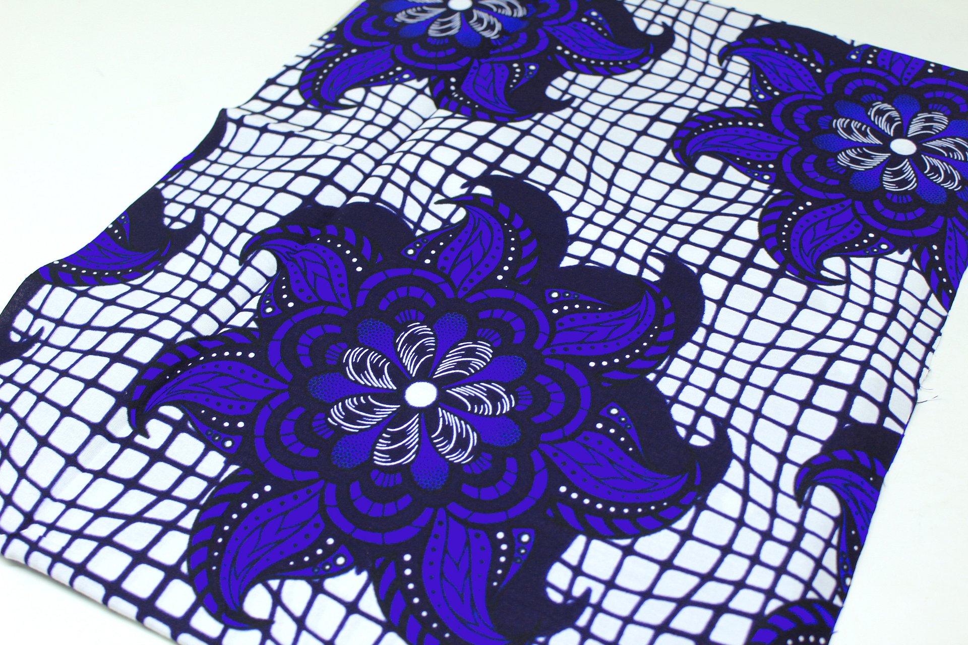 Tessuto Wax Print - Bianco Blu - Design Mandala - cod.527/A product image (2)