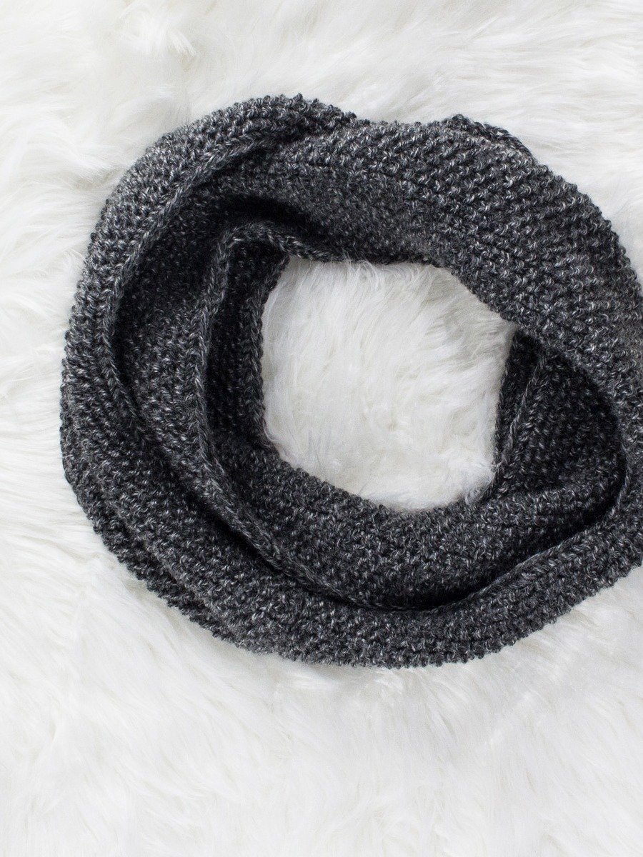 Simple Seed Stitch Cowl Knitting Pattern - Endeavor product image (1)