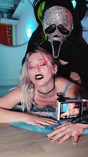 Gahdayumn 🥹👻
@skyhooknova can pull my hair ANYDAY 😎

#Ghostface #halloween #egirl #fyp #explore #babes #Halloween #spooky #ho...