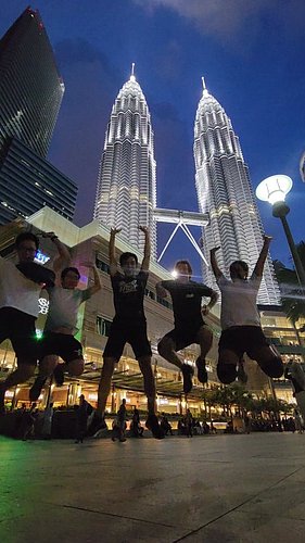 Jumping in Front of the Petronas Towers with Friends 🇲🇾

We took a running jump in front of the Petronas Towers 🇲🇾 and paused...
