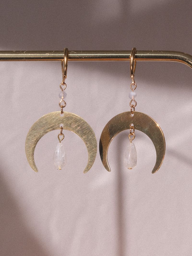 Lunar voice - Moonstone & blue lace agate earrings