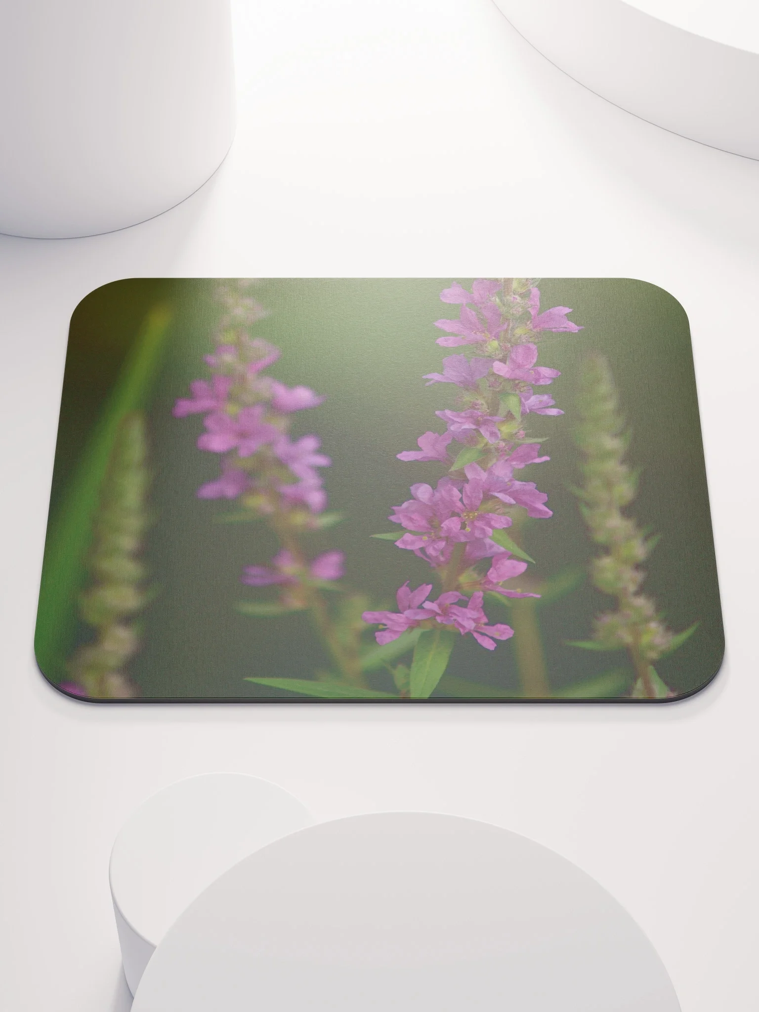 Mauspad - Violette Blüten vor dunklem Hintergrund product image (1)