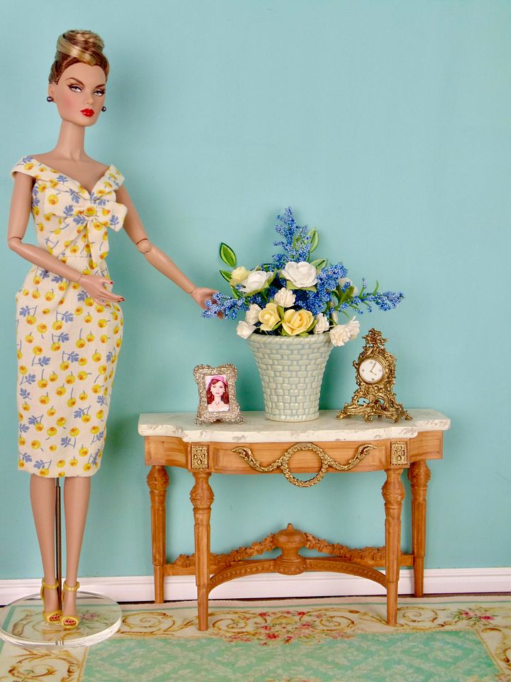 1:6 scale console table for 12” fashion dolls OAK color product image (1)