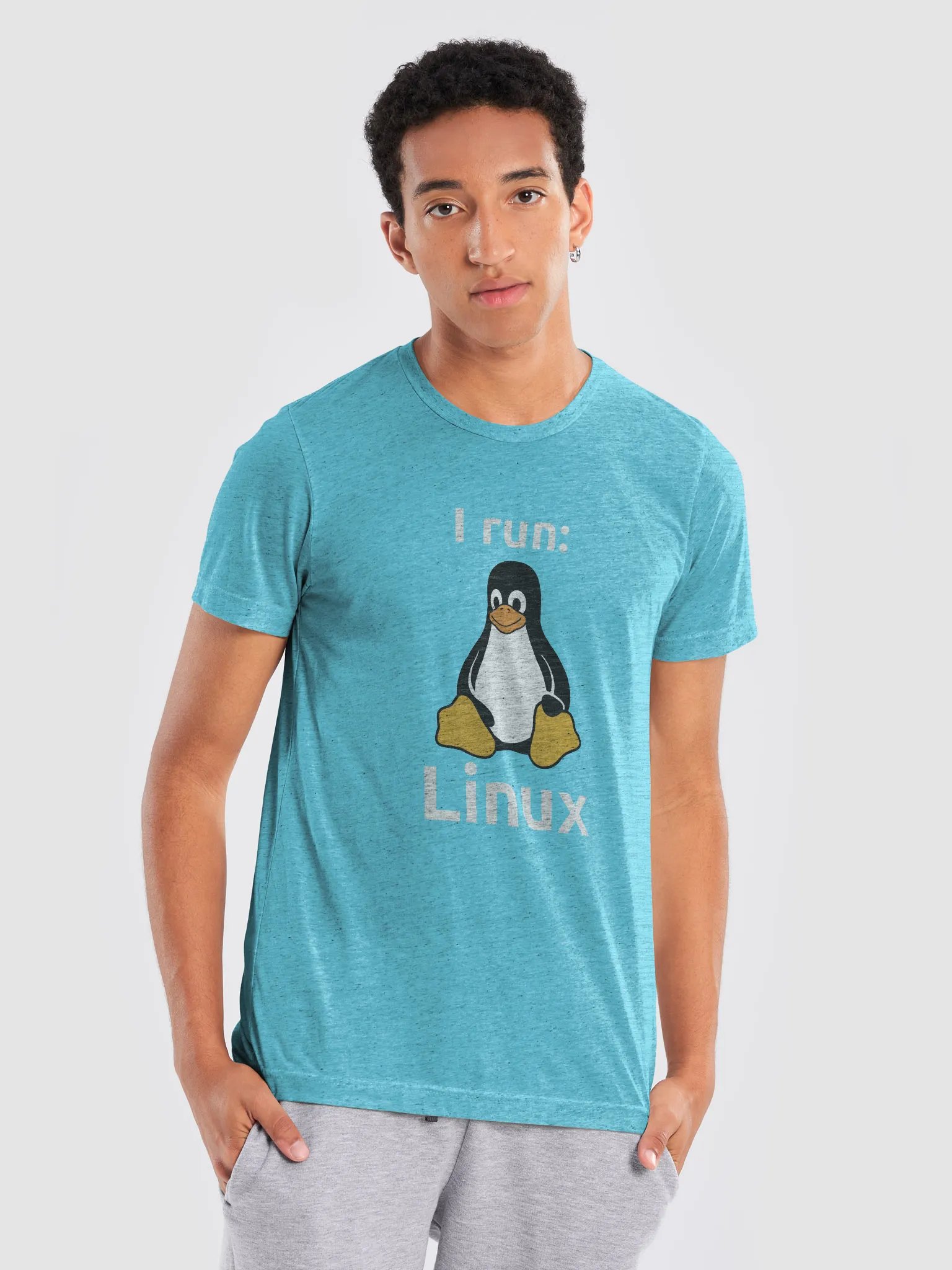 "I Run Linux" T-Shirt product image (6)