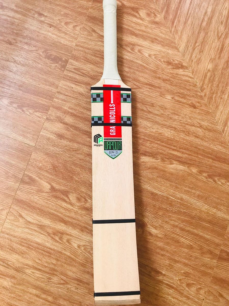 Epic Thunderbolt: Sri Lankan Masterpiece - Hard Tennis Ball Cricket Bat (MRI) product image (10)