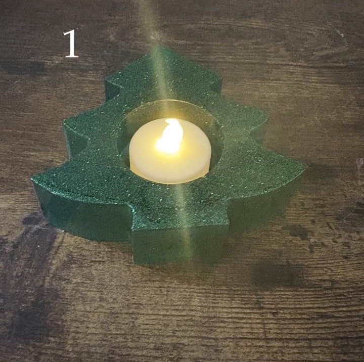 🎅 Handmade Christmas Resin Tealight Candle Holders – Includes Battery-Operated Tealight product image (1)