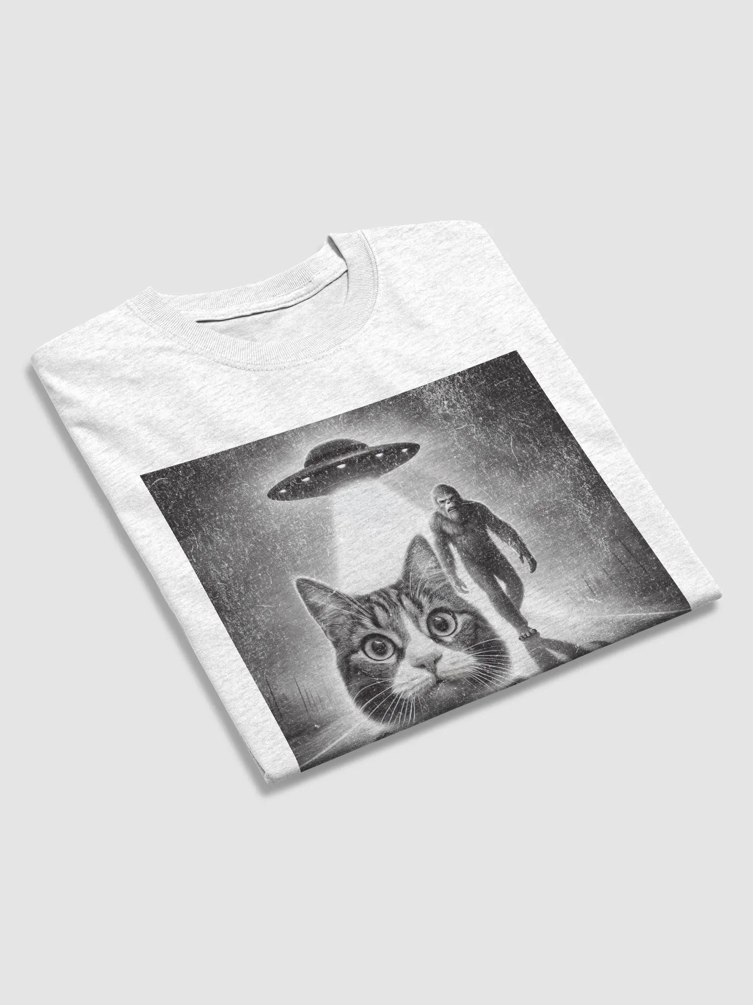 Surreal Cat Selfie with Bigfoot and UFO Tee product image (34)