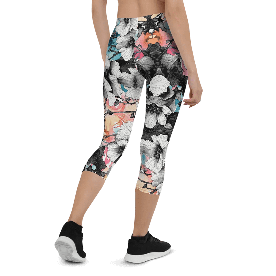 Hibiscus Dreams All-Over Capri Leggings product image (3)