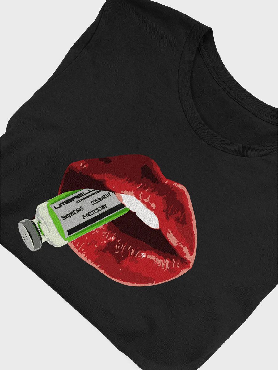 A Kiss To Kill Graphic T-Shirt product image (5)