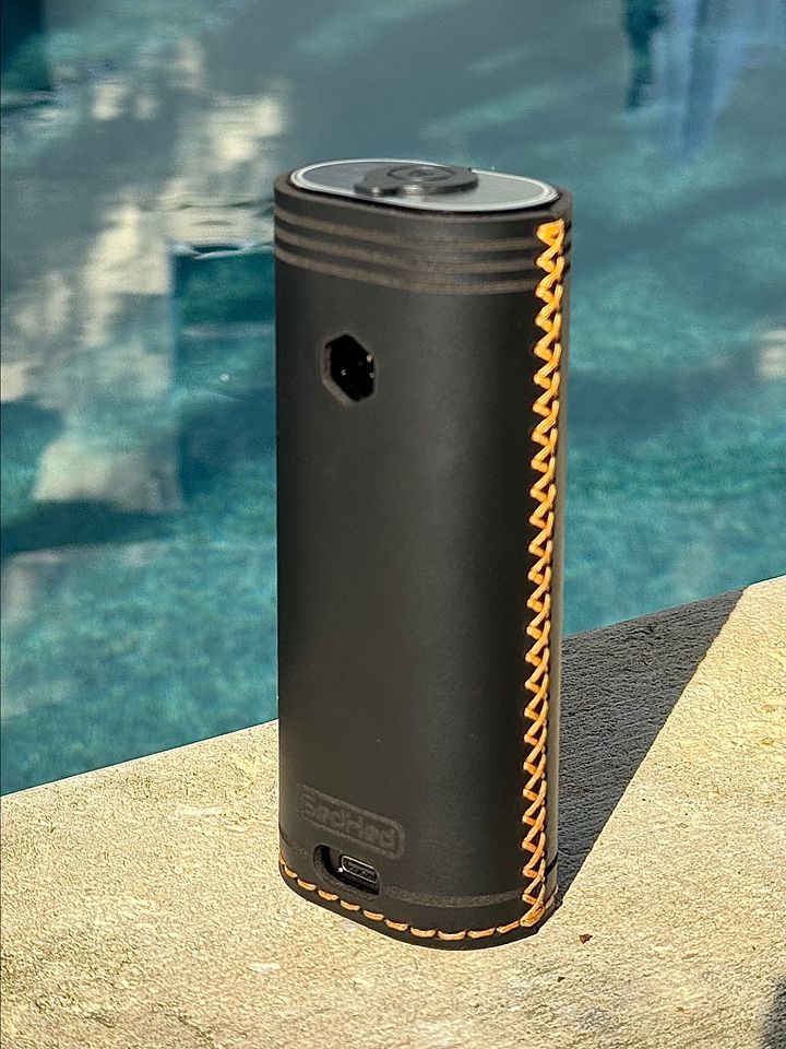 SedHed Leather case for Solo 3 - Black w/Orange Stitching product image (2)