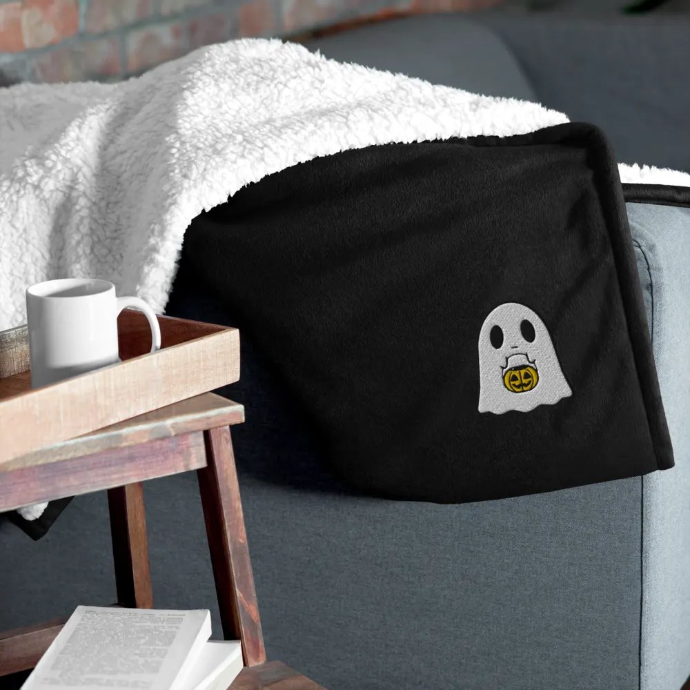 Embroidered to perfection product image (12)