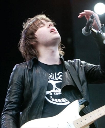 1-4: Craig Nicholls rocking a Gorillaz t-shirt at Splendour in the Grass festival, July 31st 2011.

5-6: The Vines doing a li...