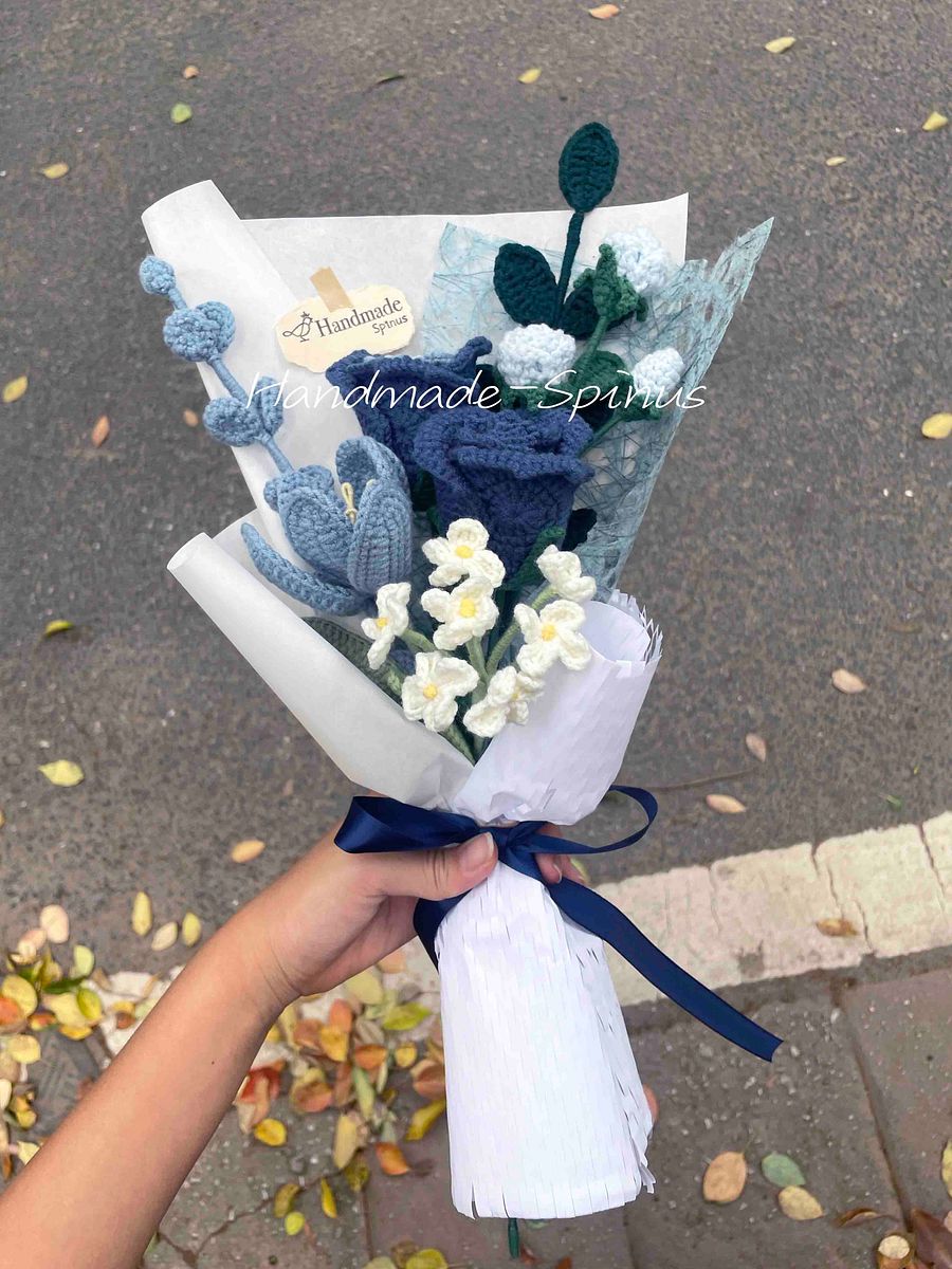 Heart Of Ice Crochet Knit Bouquet product image (2)