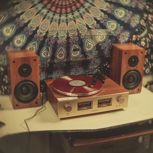 Spinning vinyl on the new Qlearsoul HiFire X turntable, for more check the unboxing and setup video on my YT channel.

#vinyl...