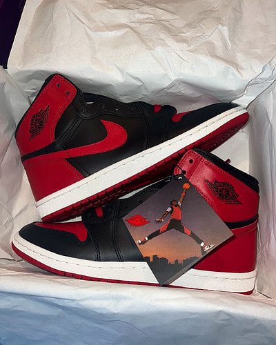 AIR JORDAN 1 ‘85 “BRED” 2025👀🔥
.
Anyone else get lucky recently🍀⬇️? #kotd
.
#sneakers #sneakerhead #sneakerfiles #sneakeraddi...