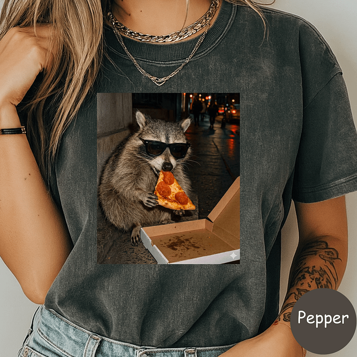 Midnight Snack Raccoon | Funny Pizza Lover Comfort Colors® Tee product image (2)