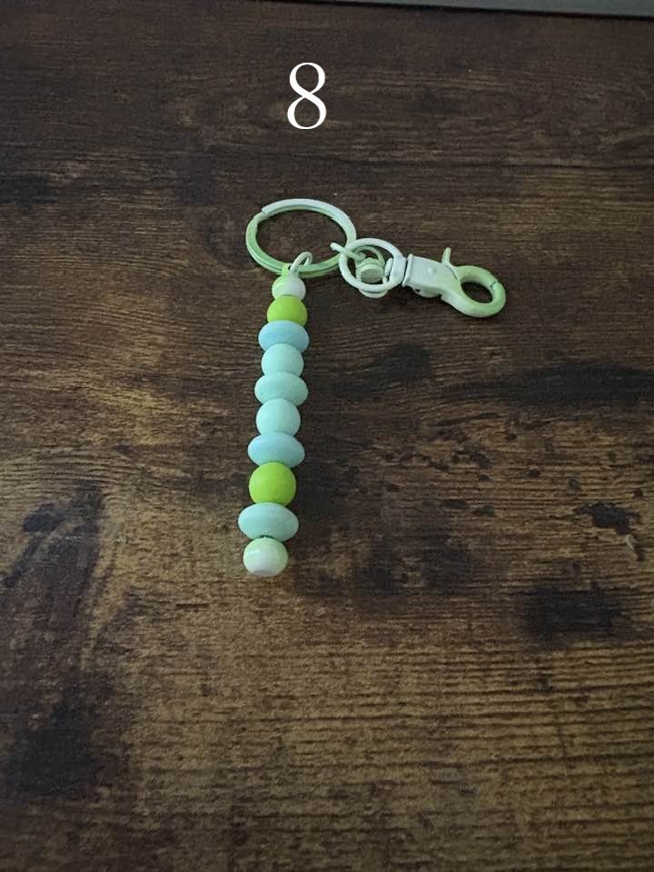 🔑 Handmade Beaded Keyrings – Colorful Two-Tone Designs product image (8)