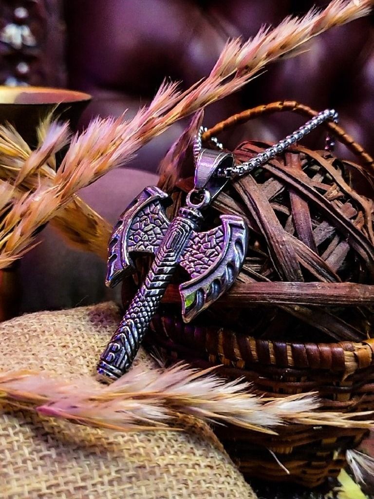 The Armored Kingdom Battleforged Axe of the Ancients Necklace product image (5)