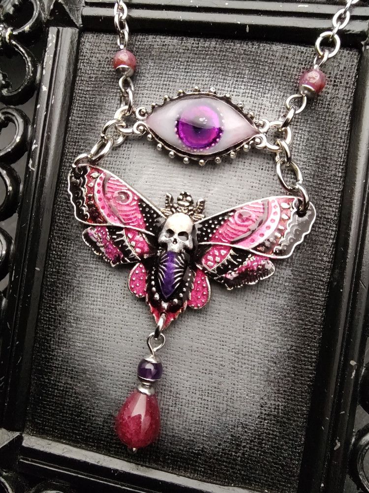 Familiars - Fuchsia Flare Moth product image (3)