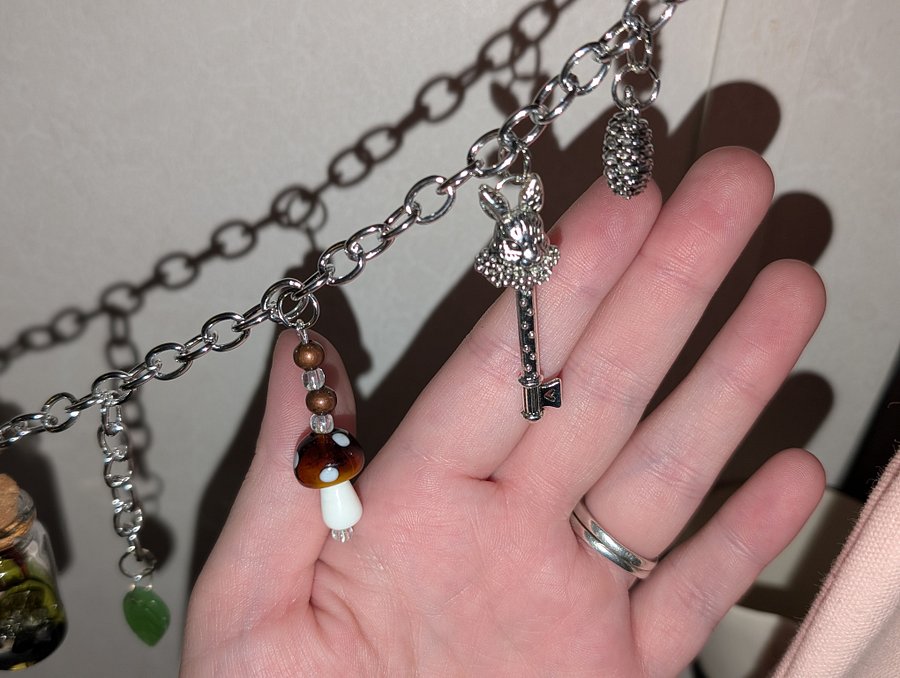 Alice in Wonderland Themed Trinket Chain! product image (2)