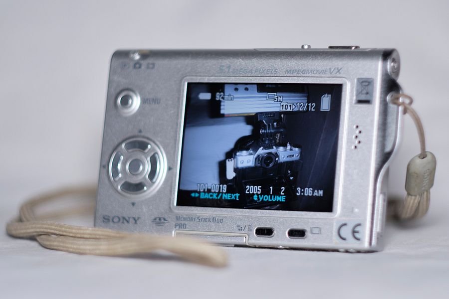 Sony Cyber-shot DSC-T7 5.1MP Digital Camera product image (5)