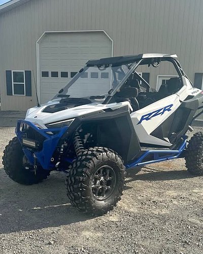 Maaaaan! This 2020 @polarisrzr Pro XP is less than $16,000, comes with all sorts of good parts, and looks CLEAN. Lightbars fr...