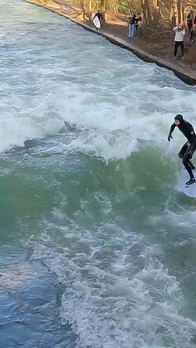 River Surfing in Munich… in December! ❄️🏄‍♂️
Yes, they’re really surfing a river—in the middle of winter! The Eisbach wave in...