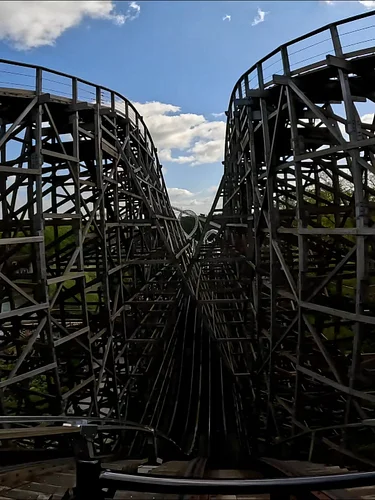 What would you rate this roller coaster out of 10? 🤔

This is the water side of Joris En De Draak (George and the Dragon) at ...
