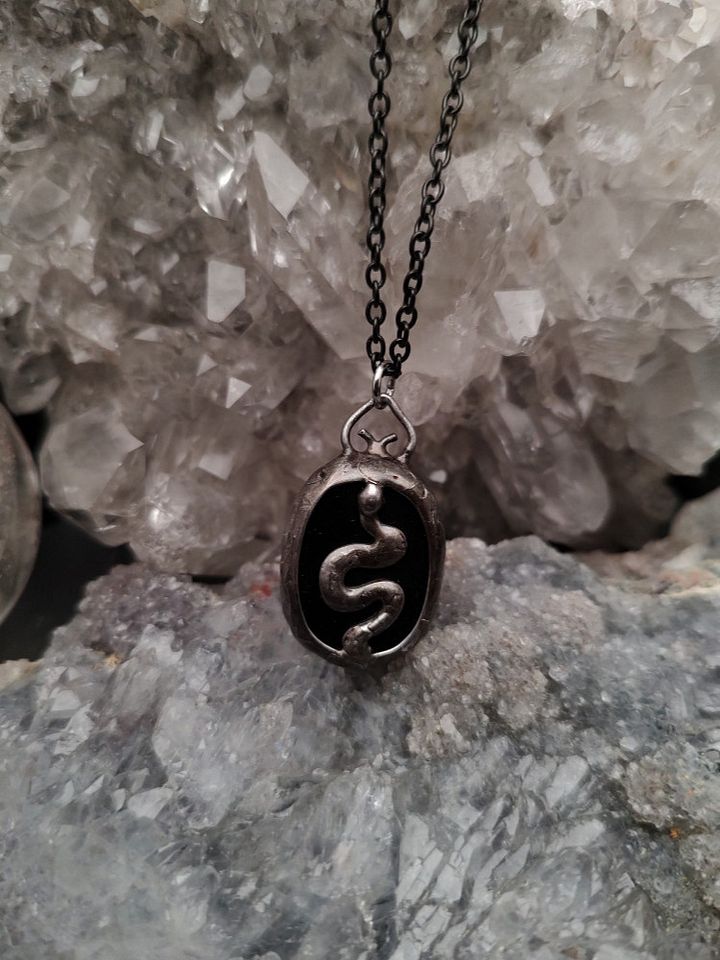 Familiars - Serpent Amulet II product image (1)