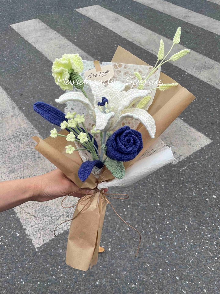 Rose Serenade Crochet Knit Bouquet product image (1)