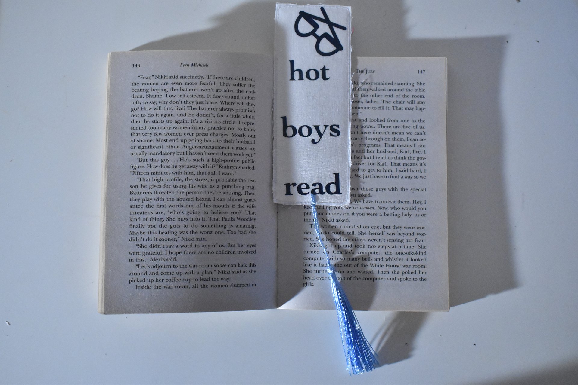 Hot Boys Read product image (1)