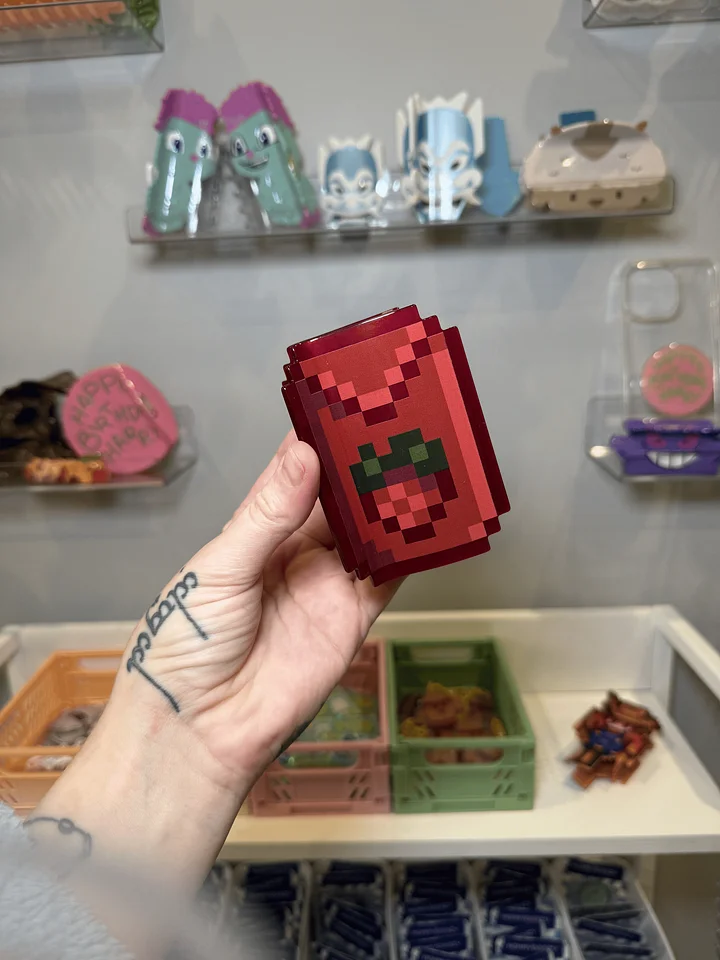 Strawberry Hair Claw product image (1)