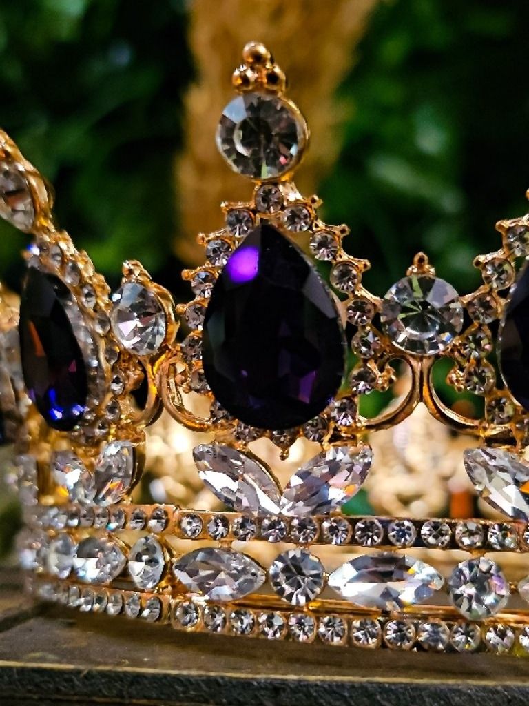 The Armored Kingdom Dark Purple Crown (Gold) product image (4)