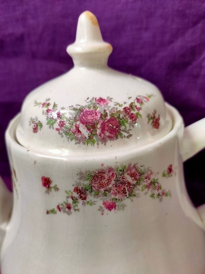 Bule Amélia - rainha de Portugal, Bule antigo com pequenas rosas, arranjo de rosas, século XIX product image (2)