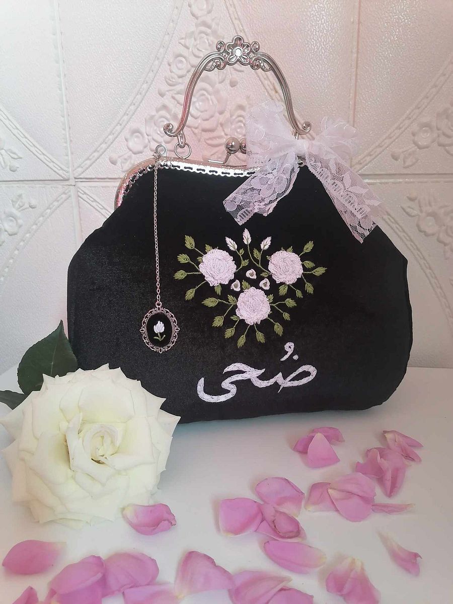 Velvet middle flowers handbag product image (6)