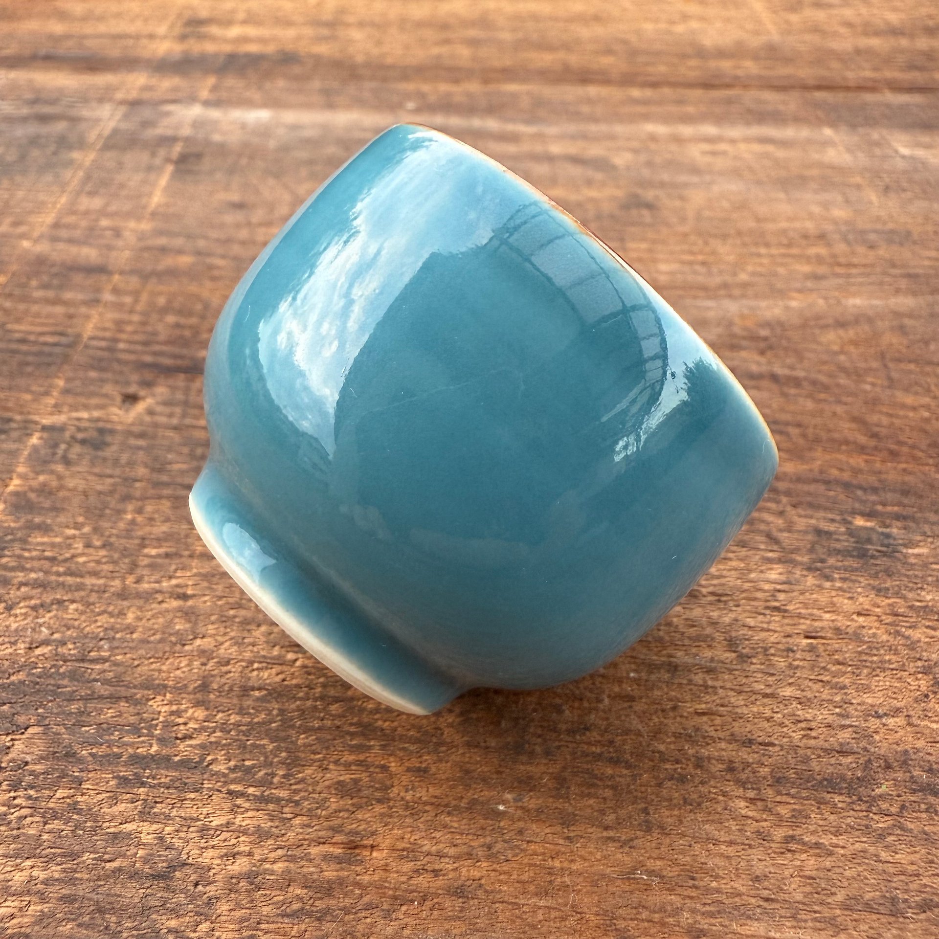 🎎 Vintage Japanese Guinomi Sake Cup – Turquoise-Blue Glaze with Floral Interior product image (2)