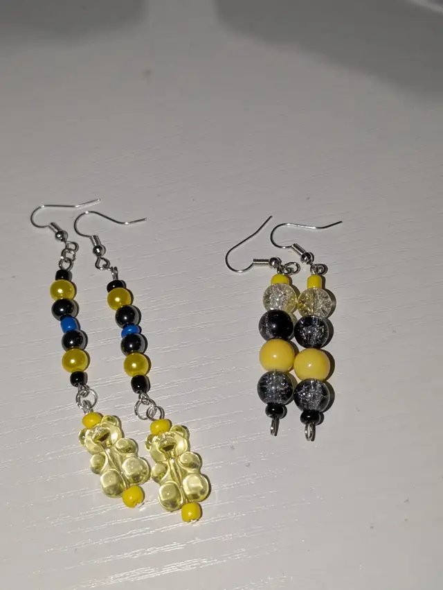 Tonight I made these two CUSTOM pairs of earrings for one of my close friends and repeat customers @Caitie Garofalo and I am so happy that she loves them! They will be shipped tomorrow for her! ♥️