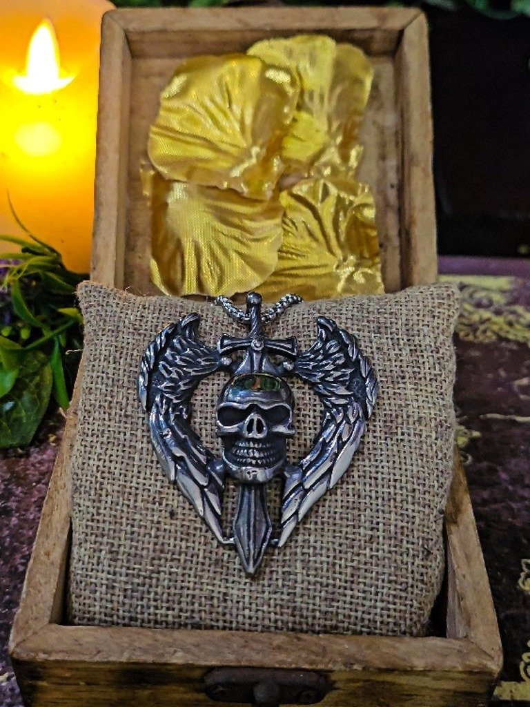 The Armored Kingdom Skullblade of Valor Necklace-with Winged Sword and Skull Design product image (5)