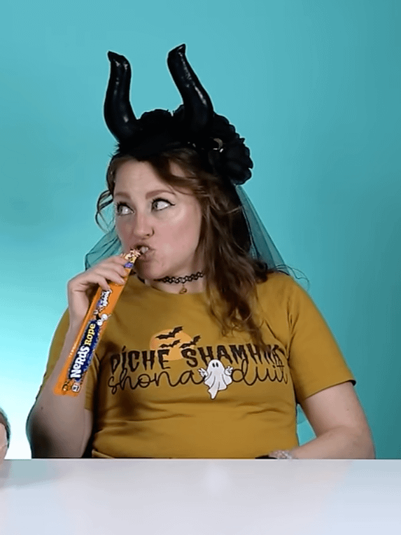 Happy Halloween in Irish / Gaeilge / Gaelic - Supersoft T-shirt with Vintage-Feel Print product image (3)