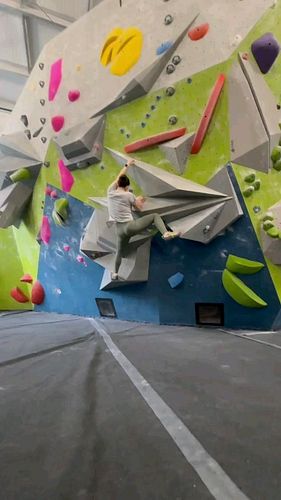 Haven't posted a climbing video in a few months because I tore my labrum in my right shoulder in May which stopped me from cl...