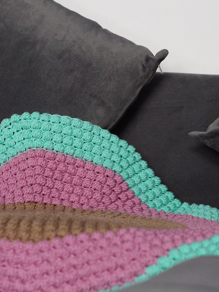 Bobble stitch round blanket pdf pattern product image (1)