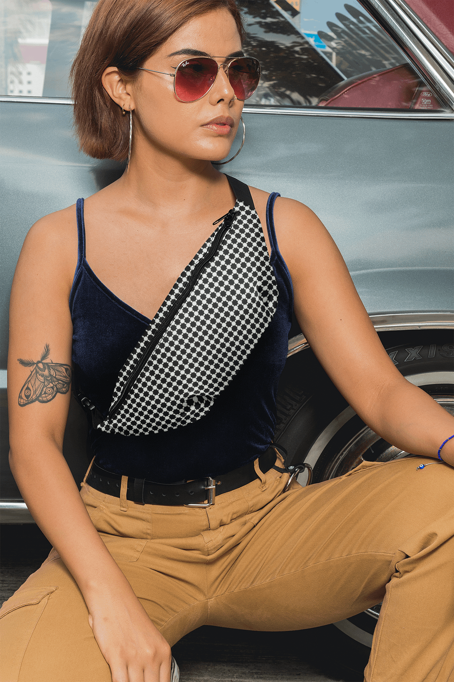 Abstract Black and White Chain Fanny Pack product image (7)