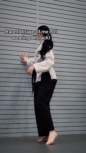 Side kickin’ in my white dobok! 😤🥋

#tkd #taekwondo #tkdtraining #tkdgirl #girlkicking #kick #headkick #femalemartialartist #...