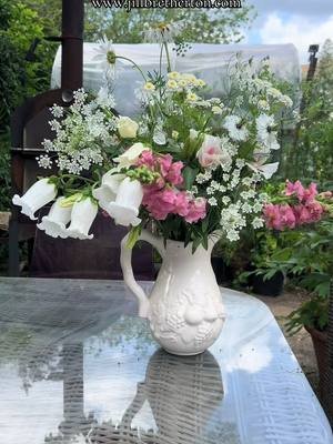 My favourite cut flower arrangement so far this year #cottagegardenplants #cutflowergarden #cutflowersforbeginners 