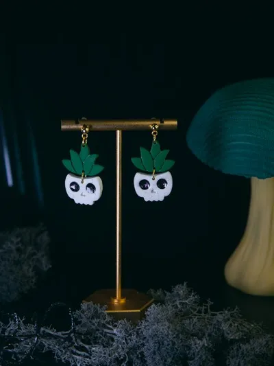 Skull Planter Dangles product image (1)